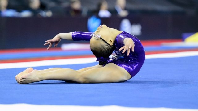 Morgan Hurd shows off her flexibility on floor